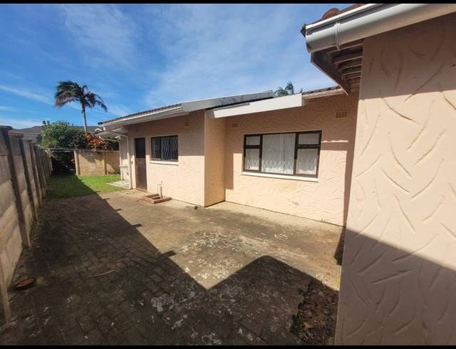 4 BEDROOM PROPERTY TO RENT IN UVONGO BEACH